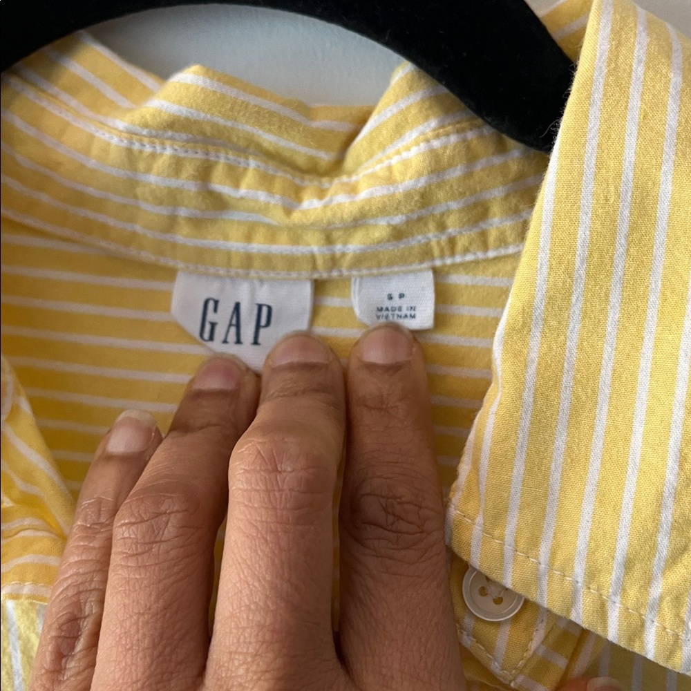 Gap Yellow Striped Button-Up Shirt
Size: Small
New - Picture 2 of 2